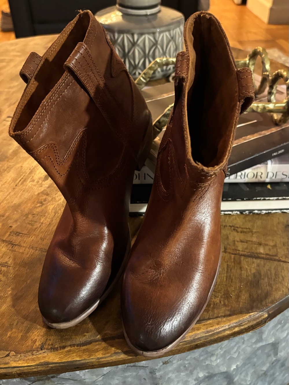 Lucky Brand Western Cowboy Booties. Rich Brown Leather.
Short heel - 8